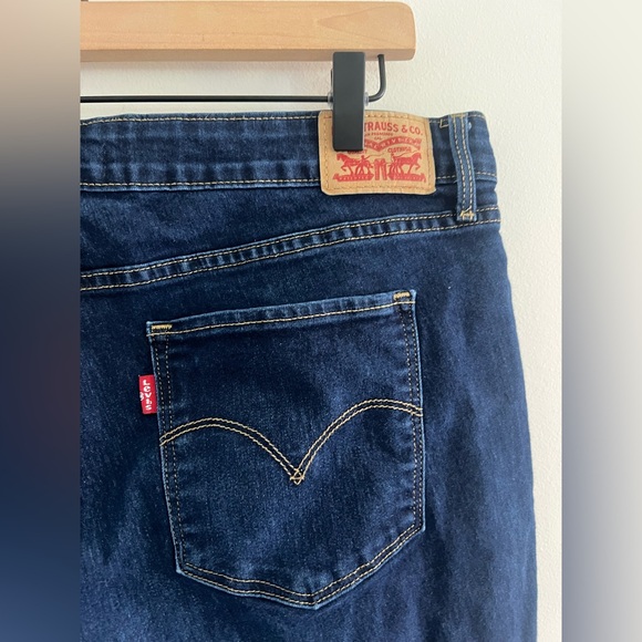 Levi’s 811 Curvy Skinny Jeans Size 34 Dark Wash - Picture 3 of 5